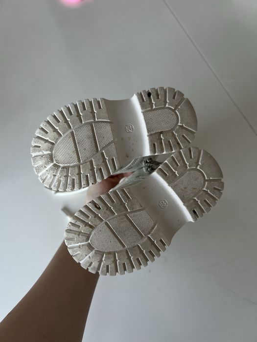 Продам ботиночки 25р