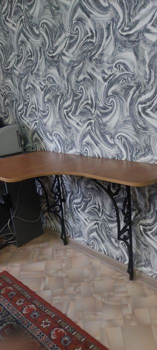 Консоль с кованными ножками