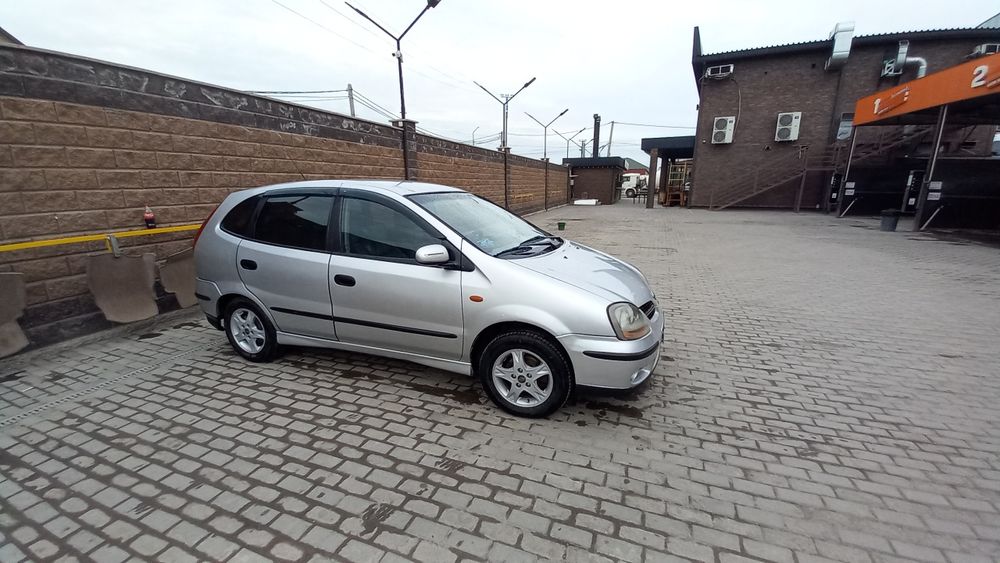 Nissan Almera Tino