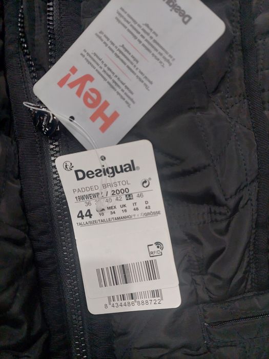 Geaca dama 42, 44  Desigual