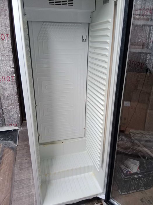 Витринный холодильник продам