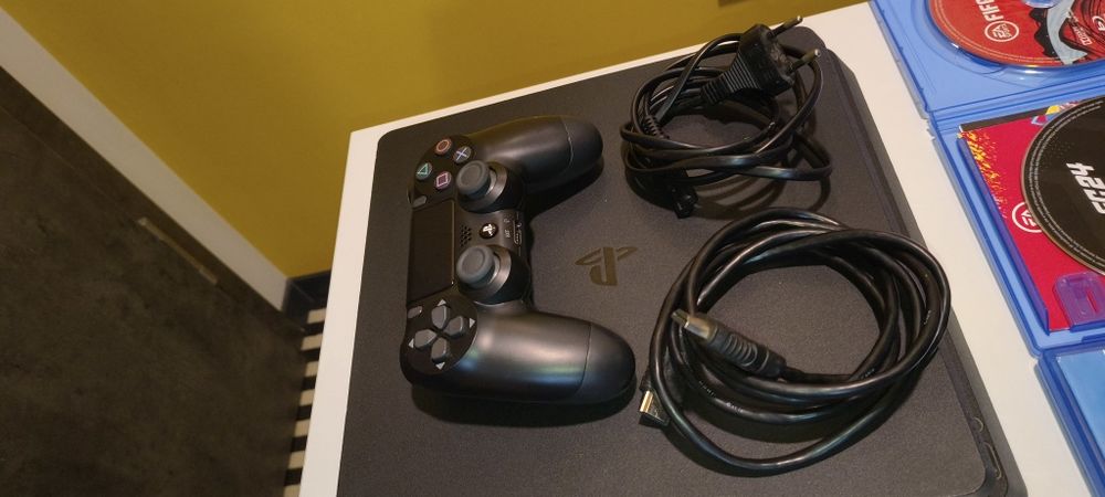 PS4 Slim / Playstation 4