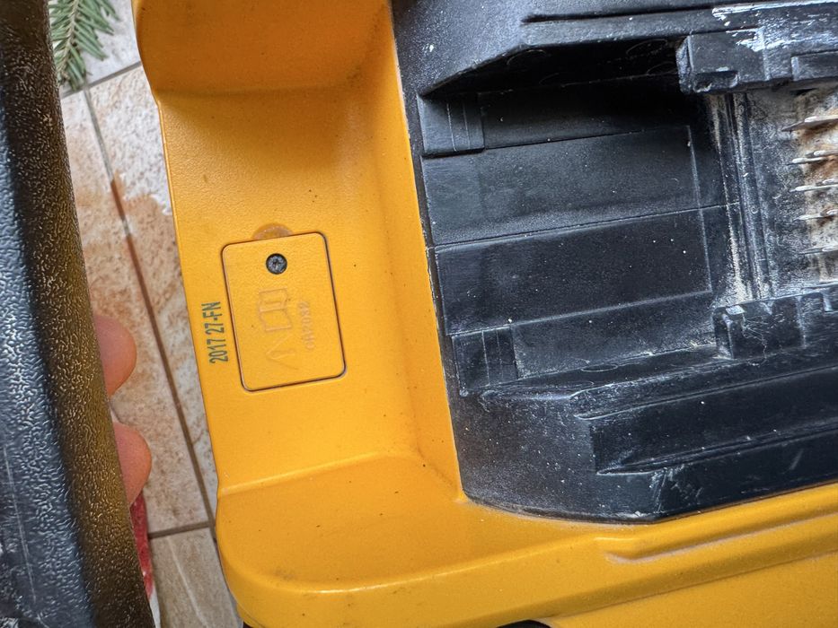 Radio dewalt sunet defect