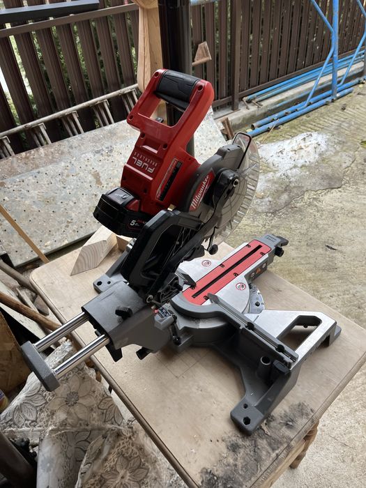 Fierastrau circular Milwaukee FMS190