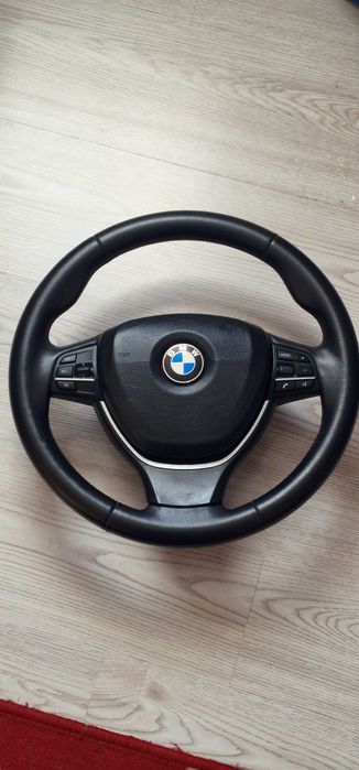 Volan bmw f10 in stare foarte bună