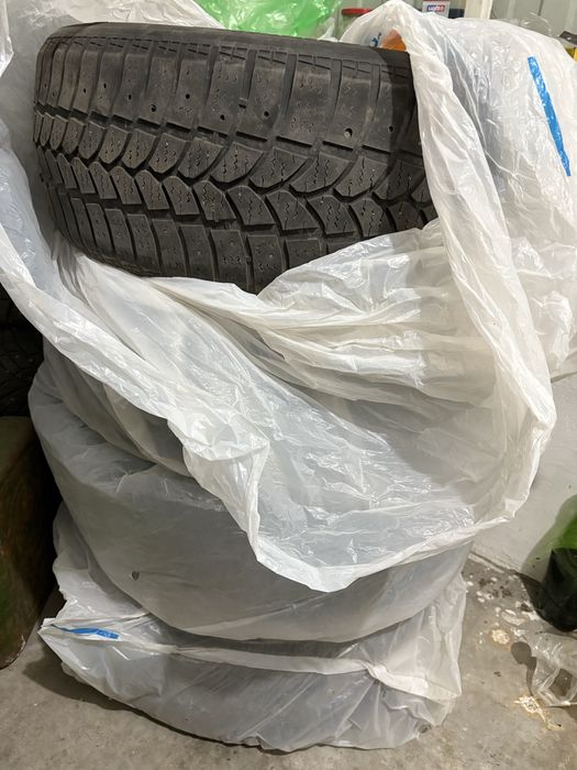 Зимняя резина 215 / 55 / 17