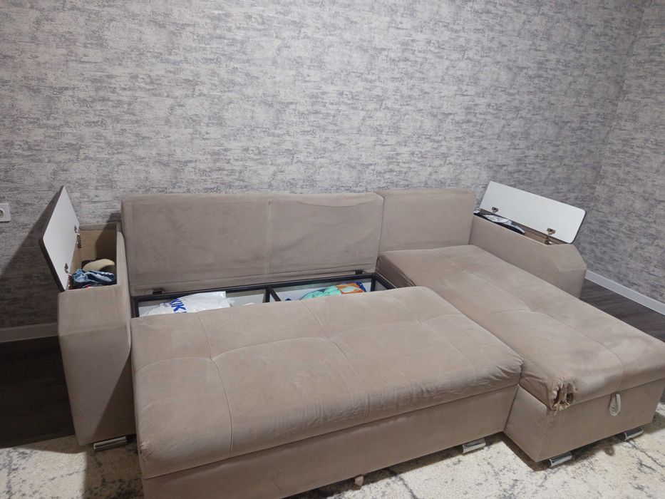 Угловой диван в зал