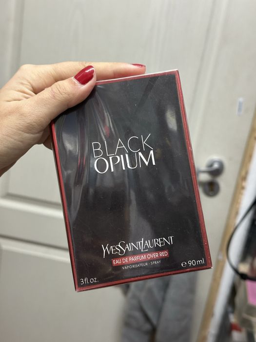 Ysl black opium edp over red