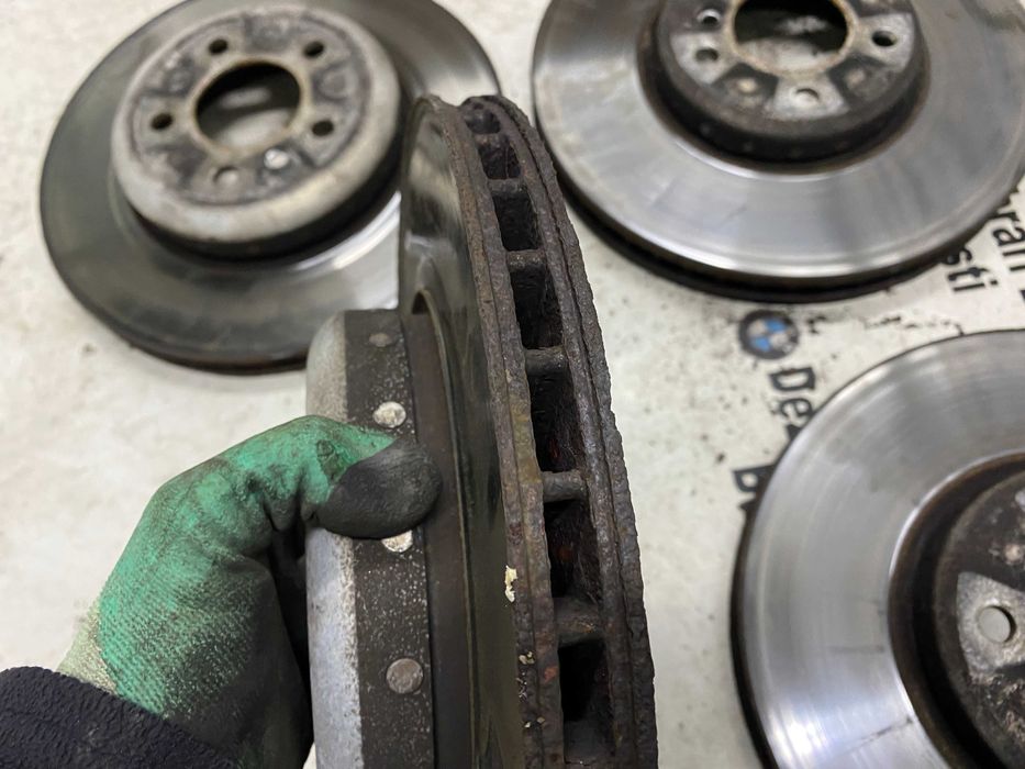 Frane etriere discuri BMW F10,F11,F06,F12,F01 535d,640d,650i,740d