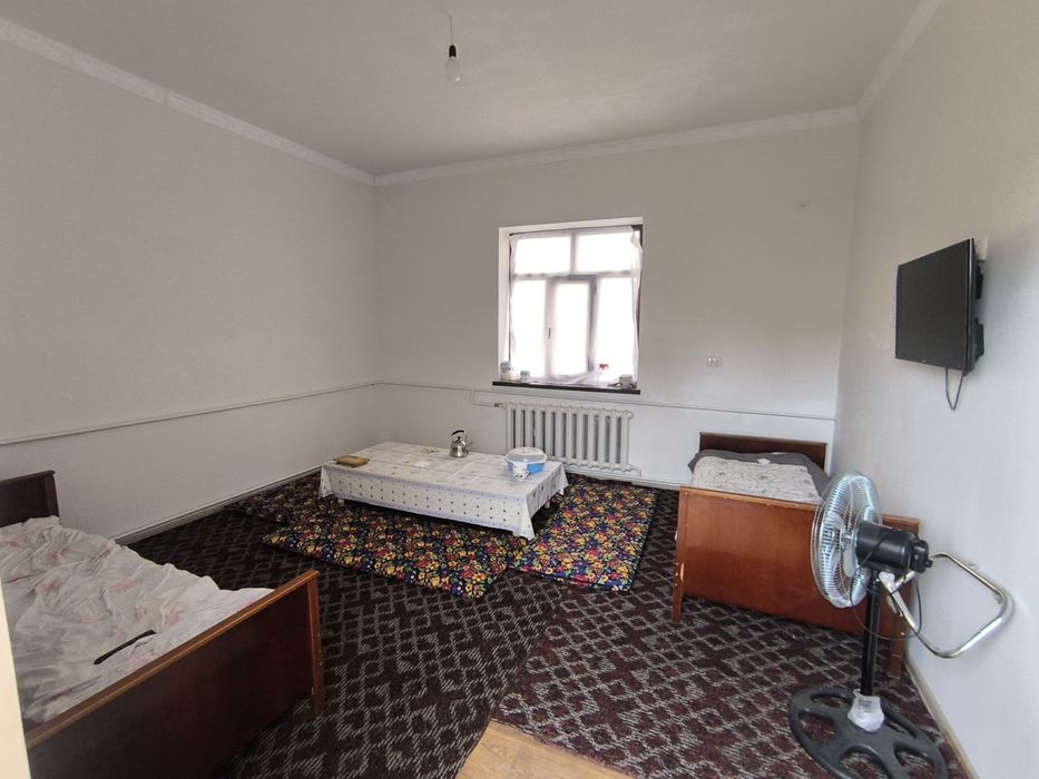 Uy sotiladi 6 sotix yer maydoniga ega