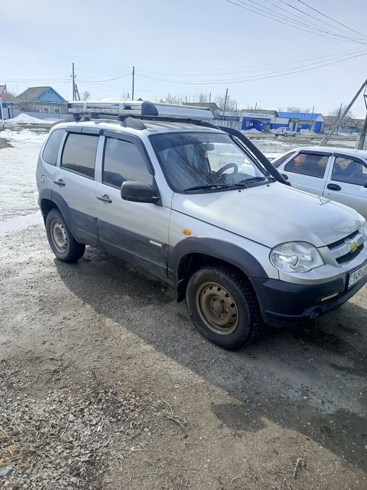 Машина. Шевроле, Нива.