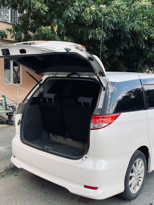 Toyota Estima 2011 г.в