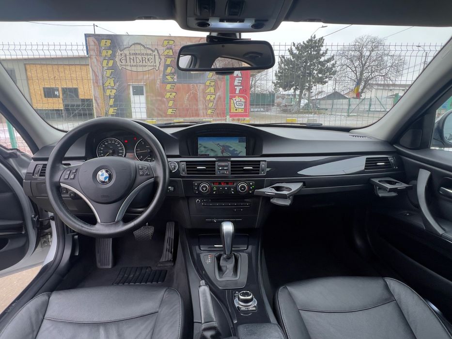 BMW Seria 3 /  Xenon / Trapa / Navi / Scaune full electrice cu memorii
