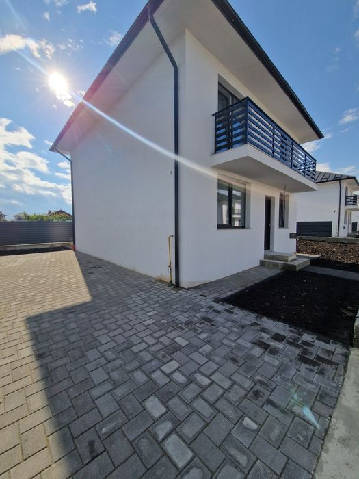 Vând case la cheie individuale P+E 350mp teren aferent