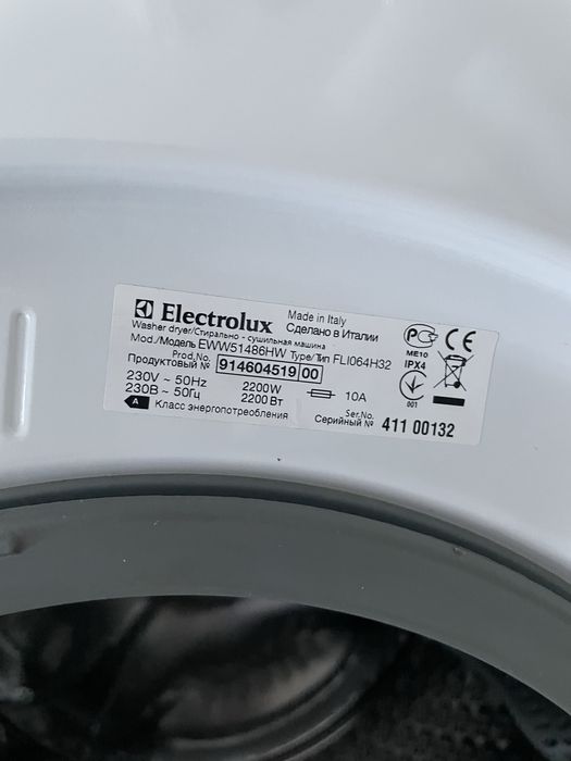 Стирально-сушильная машина Electrolux