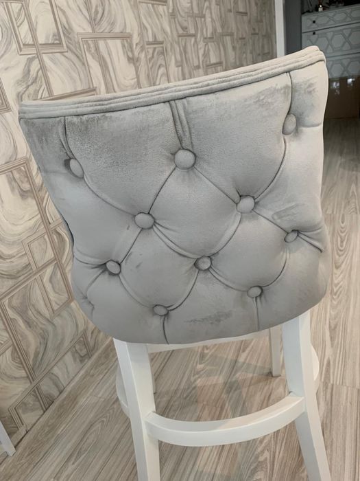 Продаются два барных кресла высокого типа