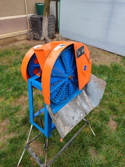 Tocător fructe , mere