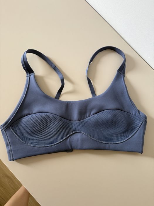 Чисто нов Спортен сутиен Nike