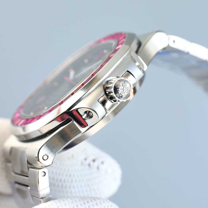 Patek Philippe Nautilus Ruby cu mișcare automată