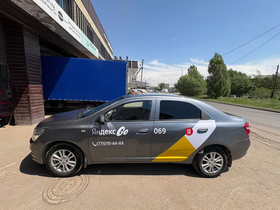 Оклейка легковых автомобилей