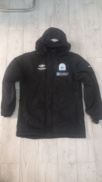 Мъжка футболна шуба размер М  Дължина 80 ,ширина 57 почти не е ползван