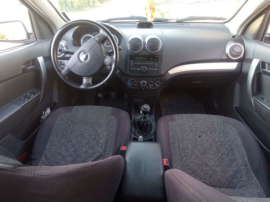 Продаётся нексия -3