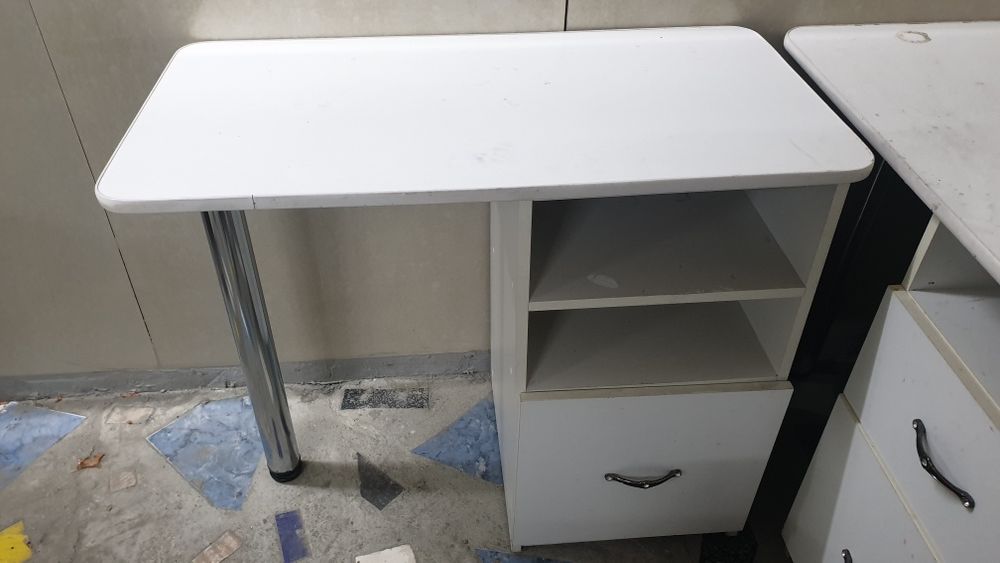 Маникюрные столы 3 шт