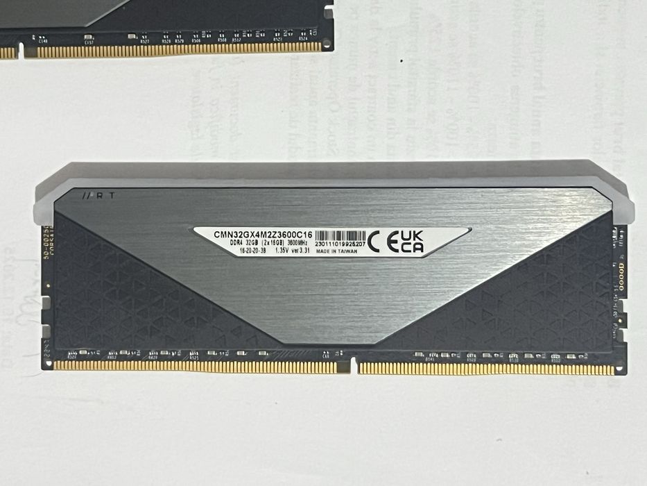 Vând Kit 32gb Ram (2x16gb) Corsair Vengeance RGB DDR4