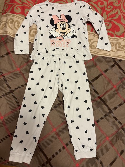 Lot pijamale Disney Minnie Mouse si Barbie 104