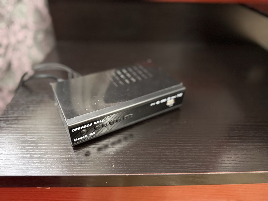 Телевизор с подставкой