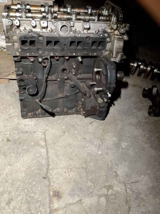 Двигател 651 Мерцедес 2,2 дизел, глава.