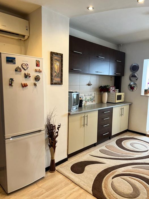 PF închiriez ap 3 camera et 1 zona Decebal,