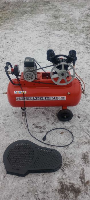 Compresor de aer  , 220 volti , 100 litri ,