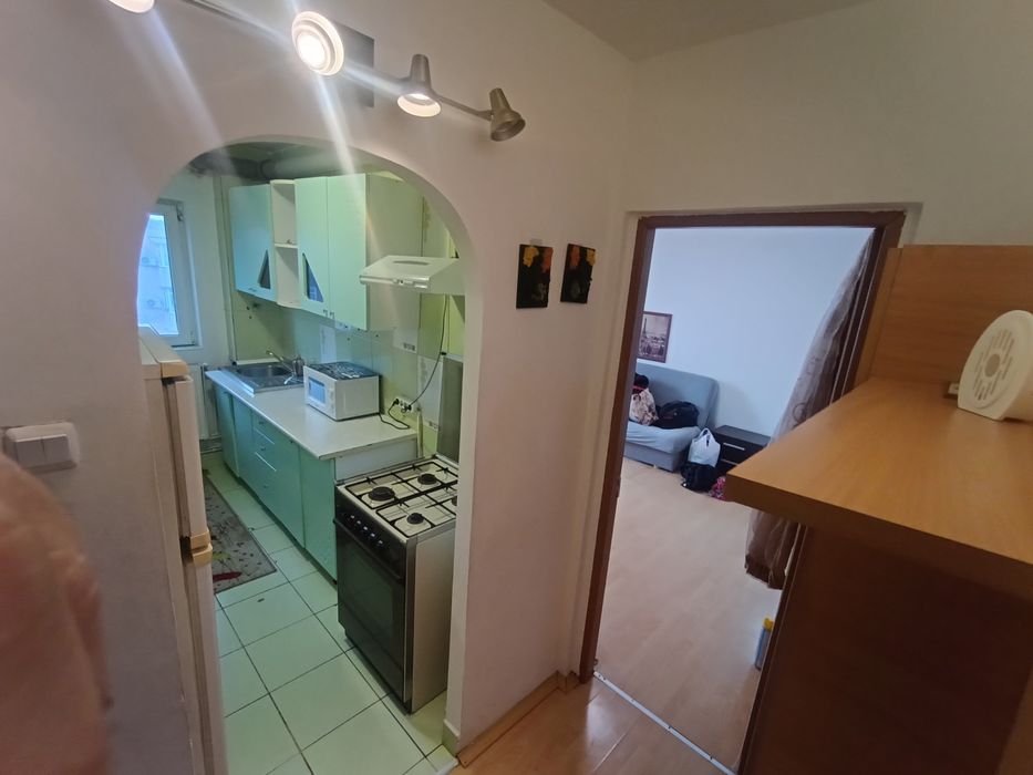 apartament 2 camere semidecomandat loc de parcare stare buna