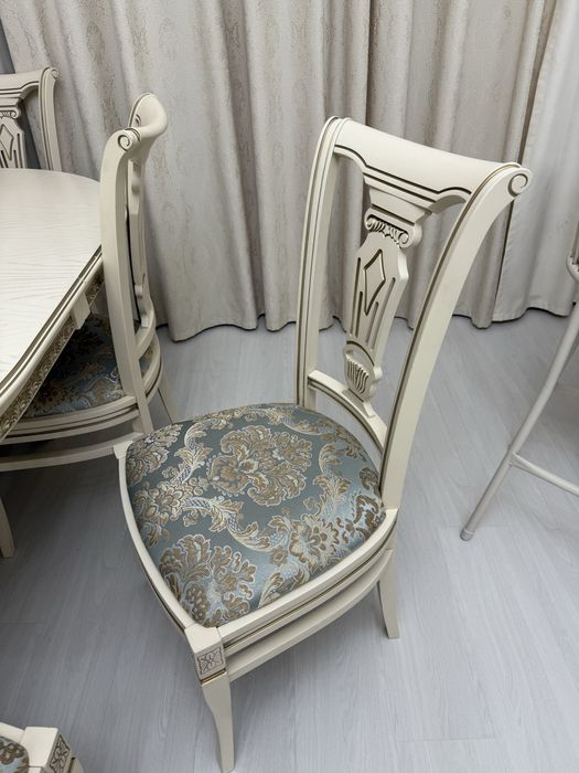 Стол и стулья 8 шт