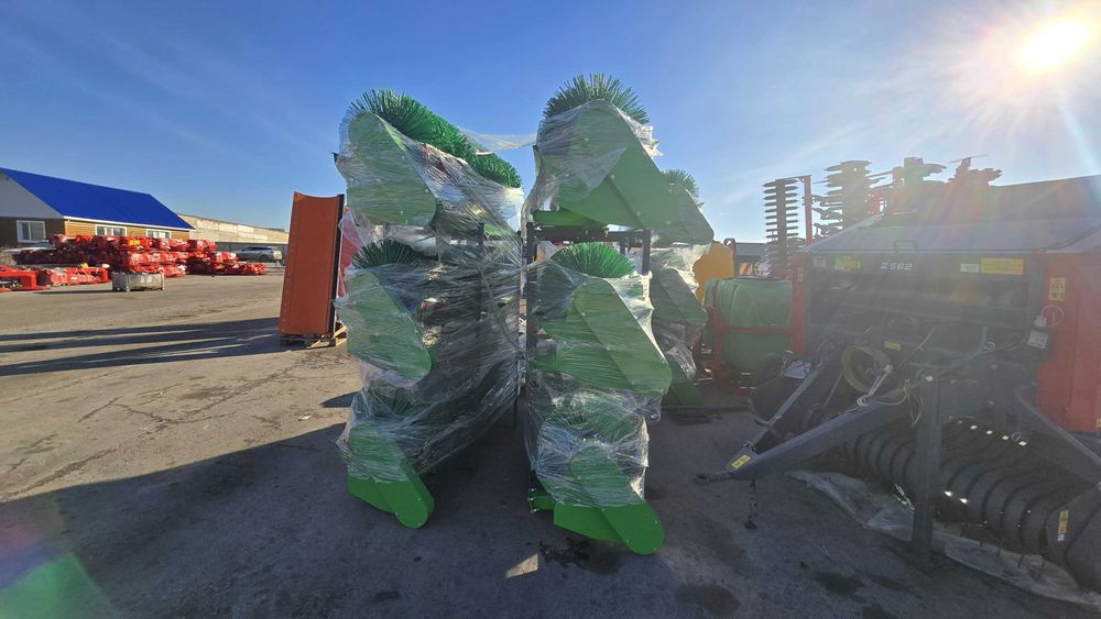 Щетка тротуароуборочная коммунальная 1,6/1,8/2,0/ с увлажнителем и без