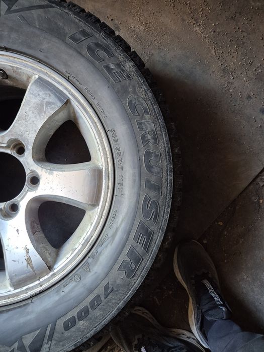 BRIDGESTONE 265/65. 17