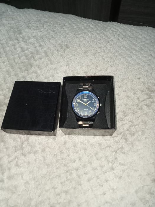 Часы наручные новый продам