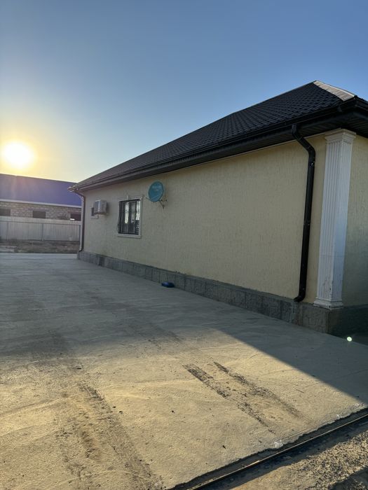 Продам дом 15*12 и с летной кухной с гаражем 18*5