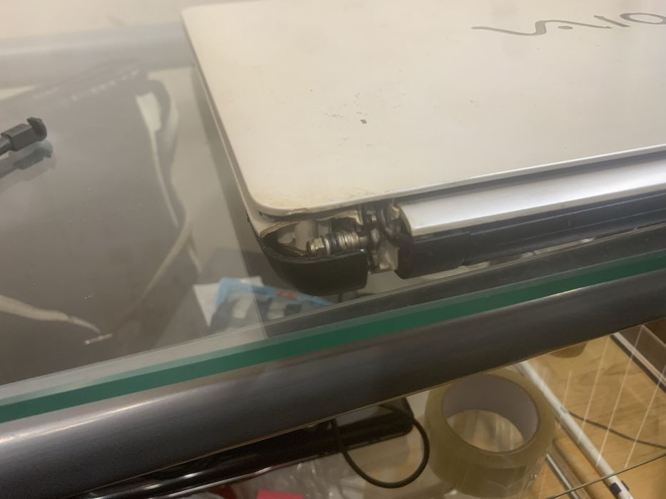 лаптоп Sony Vaio svf153a1ym