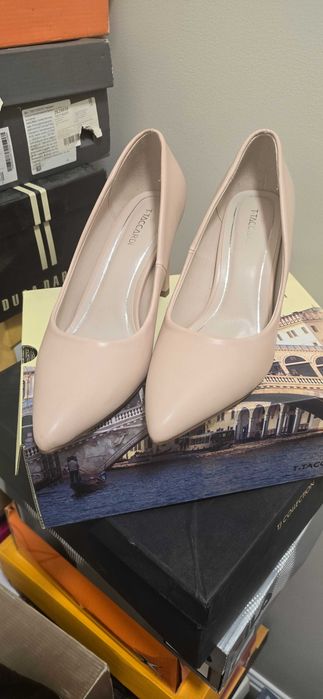 Туфли черные и цвет айвори