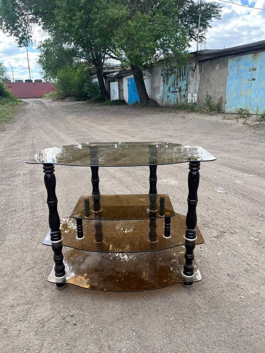Стол стеклянный под телевизор