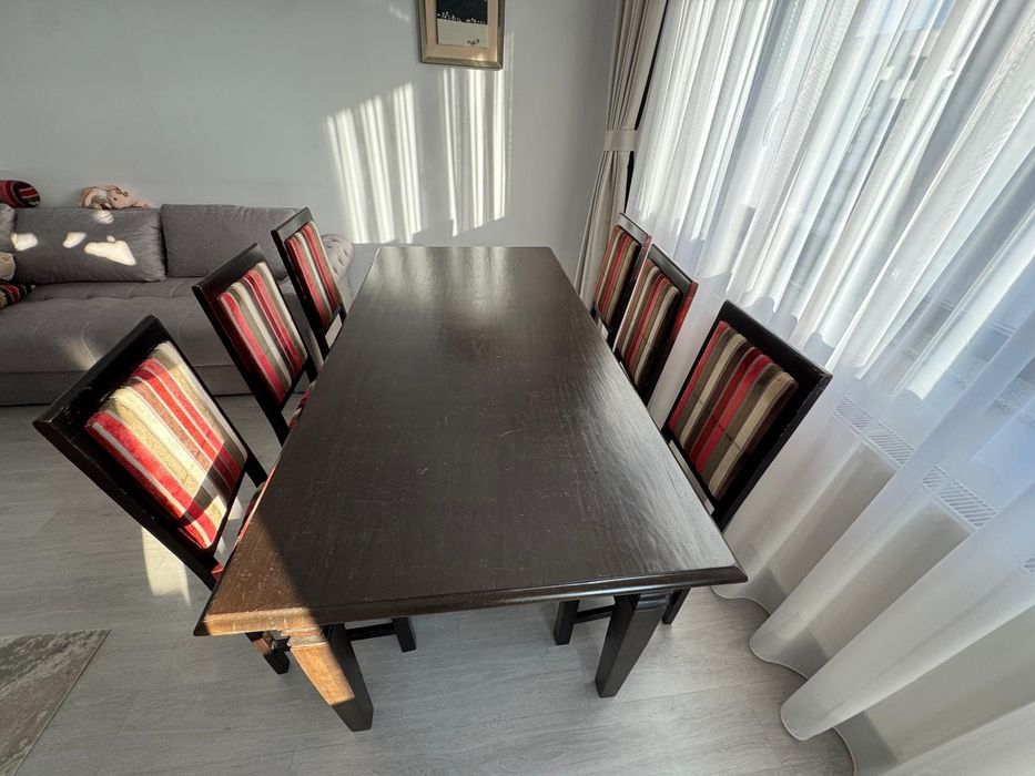 Masa din lemn masiv cu 6 scaune