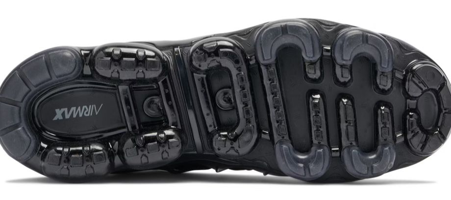 Продавам Triple Black AIR VAPORMAX PLUS