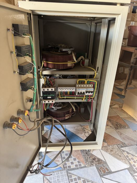 Продается стабилизатор напрежения ANDELI ASV-D3000VA-3