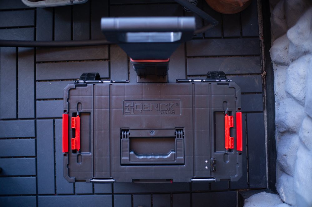 Продавам соларна станция + 6 броя гъвкави соларни панели