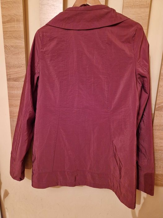 Продам ветровку размер - 50