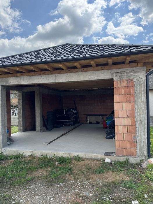 Casa + garaj si beci de vanzare in Curtea de Arges - strada Valea Danului
