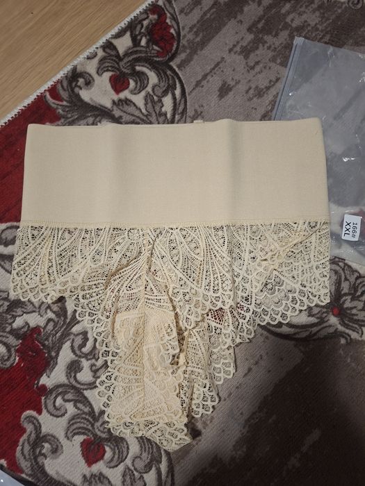 Chiloți dantela cu burtiera