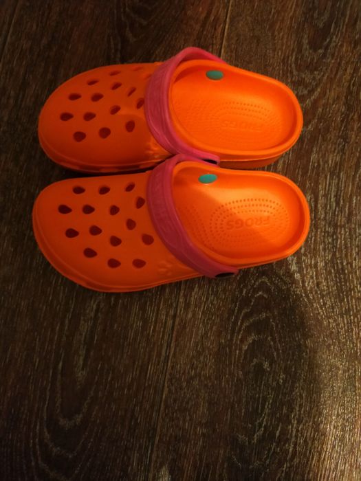 Продам детские кроксы